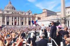 Papa Piazza San Pietro Papa Piazza San Pietro