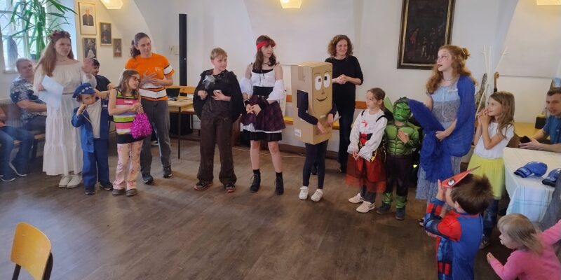 Děti v maskách