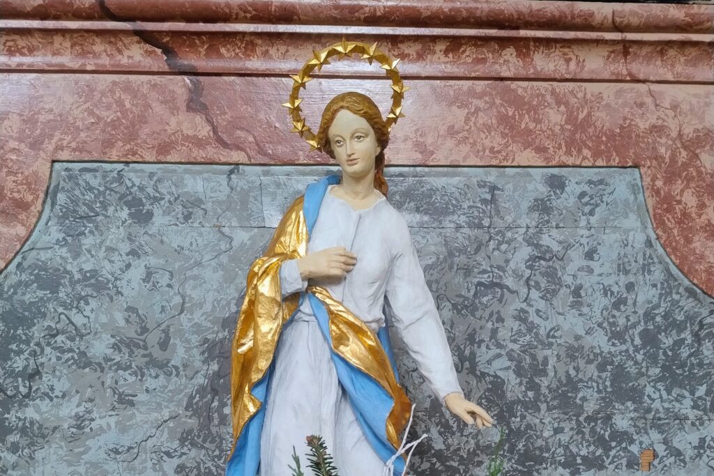 Nová socha Panny Marie